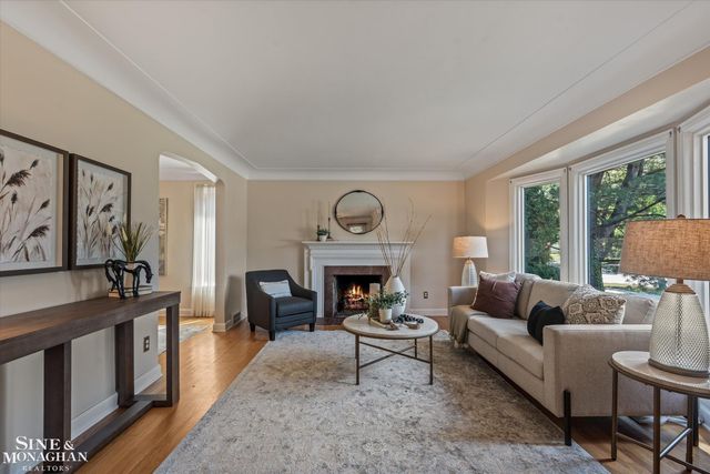 1930 Lochmoor Boulevard, Grosse Pointe Woods, MI 48236