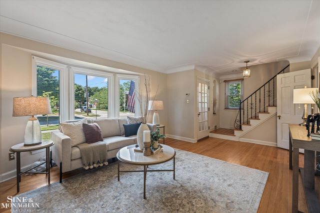 1930 Lochmoor Boulevard, Grosse Pointe Woods, MI 48236