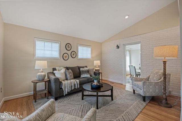 1930 Lochmoor Boulevard, Grosse Pointe Woods, MI 48236