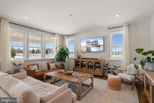 10100 GOVERNORS LN, Fredericksburg, VA 22408