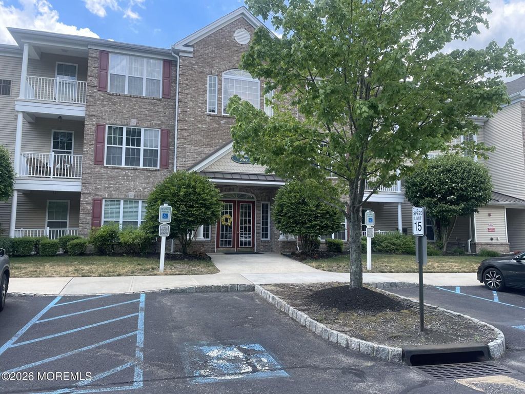 523 Sophee Lane 1000, Lakewood, NJ 08701