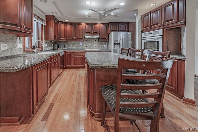 5507 Oakwood Drive, Pendleton, NY 14120