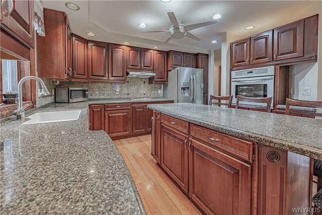 5507 Oakwood Drive, Pendleton, NY 14120