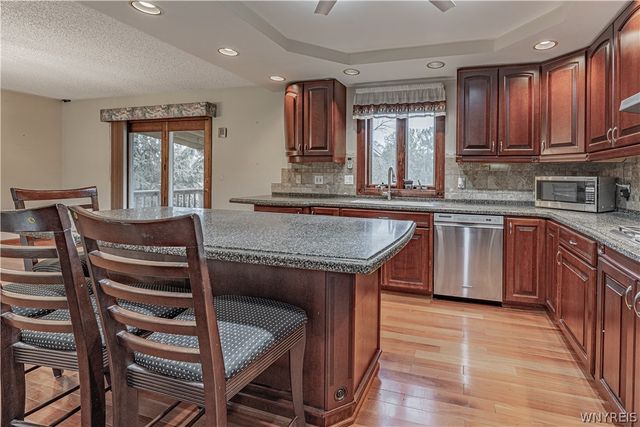 5507 Oakwood Drive, Pendleton, NY 14120