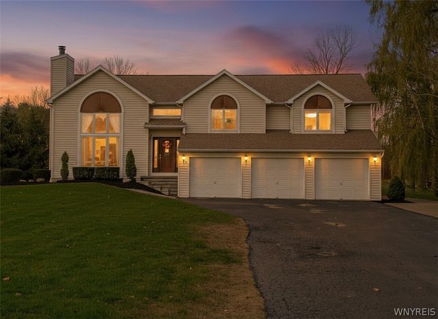 5507 Oakwood Drive, Pendleton, NY 14120