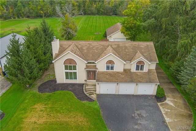 5507 Oakwood Drive, Pendleton, NY 14120