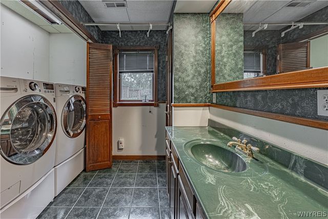 5507 Oakwood Drive, Pendleton, NY 14120