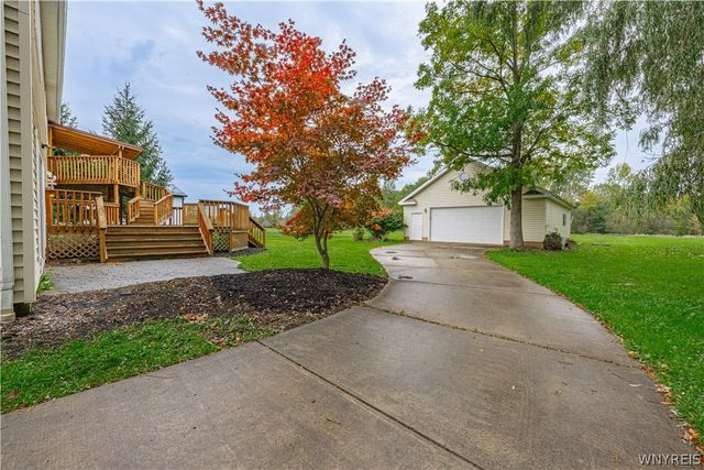 5507 Oakwood Drive, Pendleton, NY 14120