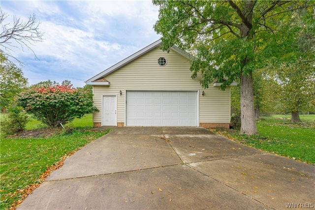 5507 Oakwood Drive, Pendleton, NY 14120