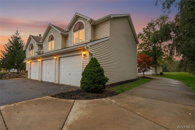 5507 Oakwood Drive, Pendleton, NY 14120