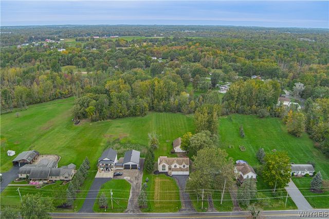5507 Oakwood Drive, Pendleton, NY 14120
