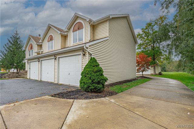 5507 Oakwood Drive, Pendleton, NY 14120
