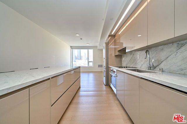 1050 S Grand Avenue 1008, Los Angeles, CA 90015