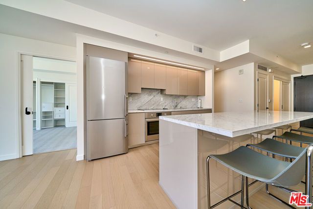 1050 S Grand Avenue 1008, Los Angeles, CA 90015