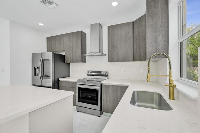 1213 W Las Olas Boulevard, Fort Lauderdale, FL 33312