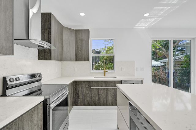 1213 W Las Olas Boulevard, Fort Lauderdale, FL 33312