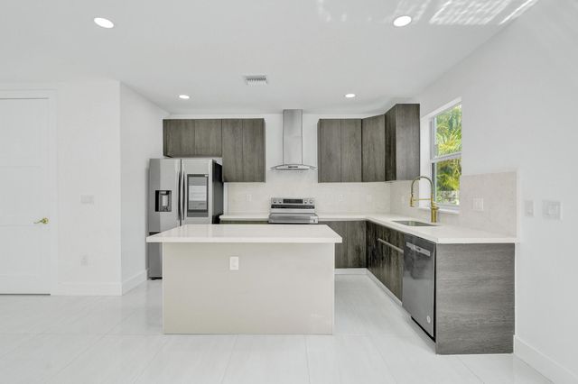 1213 W Las Olas Boulevard, Fort Lauderdale, FL 33312