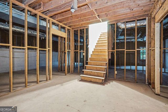 5464 Breathitt Drive SW, Lilburn, GA 30047