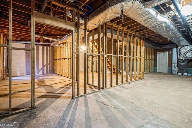 5464 Breathitt Drive SW, Lilburn, GA 30047