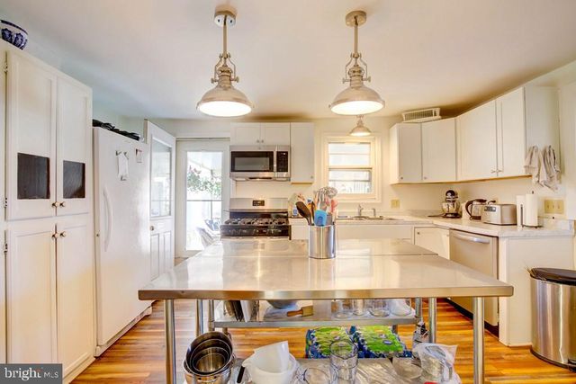 4141 MAIN ST, Chincoteague Island, VA 23336