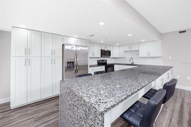 7510 SUNSHINE SKYWAY LANE S P4, St Petersburg, FL 33711
