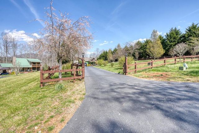 2561 Dune Road, Hiawassee, GA 30546