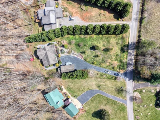 2561 Dune Road, Hiawassee, GA 30546