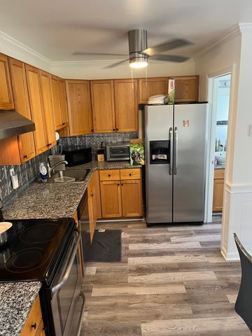 92 Hamden Avenue APT 1, Waterbury, CT 06704