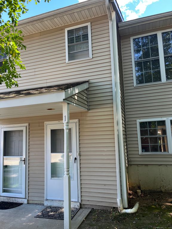 92 Hamden Avenue APT 1, Waterbury, CT 06704