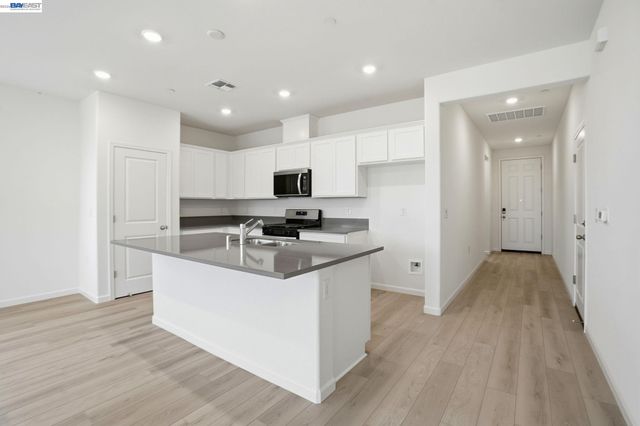 16047 Pirates Cove Ln, Lathrop, CA 95330