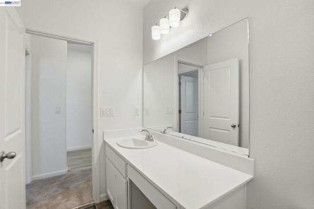 16047 Pirates Cove Ln, Lathrop, CA 95330