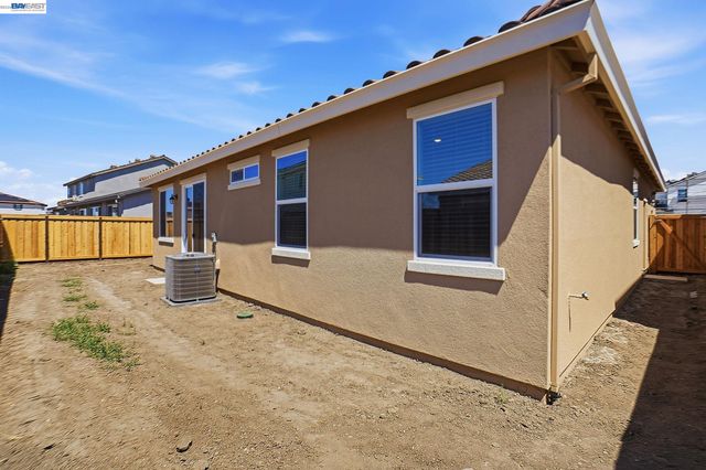 16047 Pirates Cove Ln, Lathrop, CA 95330