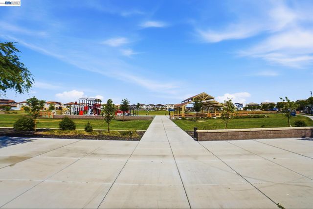 16047 Pirates Cove Ln, Lathrop, CA 95330