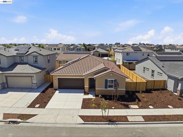 16047 Pirates Cove Ln, Lathrop, CA 95330