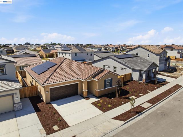 16047 Pirates Cove Ln, Lathrop, CA 95330