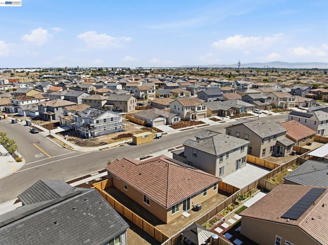 16047 Pirates Cove Ln, Lathrop, CA 95330