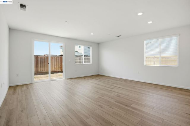 16047 Pirates Cove Ln, Lathrop, CA 95330