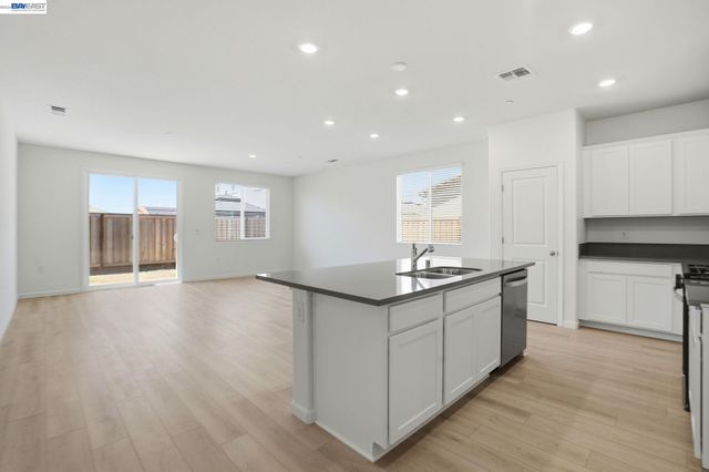 16047 Pirates Cove Ln, Lathrop, CA 95330