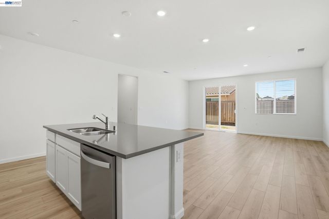 16047 Pirates Cove Ln, Lathrop, CA 95330