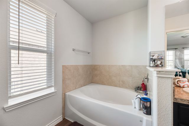 1208 Starling Lane, Ennis, TX 75119