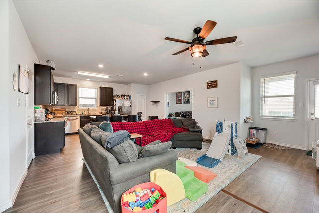 1208 Starling Lane, Ennis, TX 75119