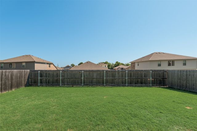 1208 Starling Lane, Ennis, TX 75119