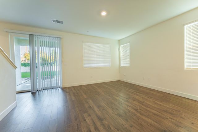 2242 S Manzanita Court, Visalia, CA 93292