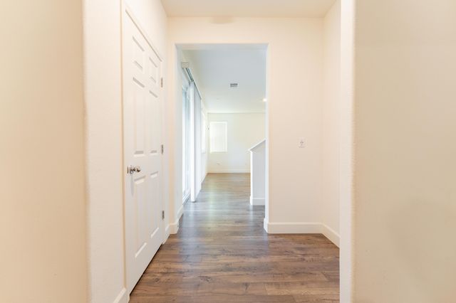 2242 S Manzanita Court, Visalia, CA 93292