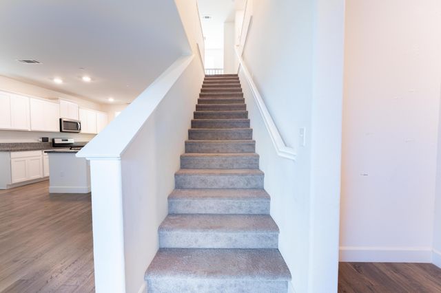 2242 S Manzanita Court, Visalia, CA 93292