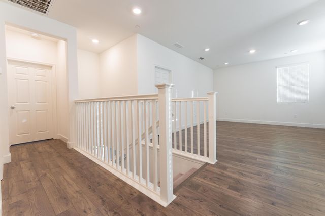 2242 S Manzanita Court, Visalia, CA 93292