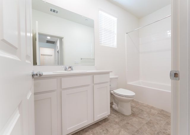 2242 S Manzanita Court, Visalia, CA 93292