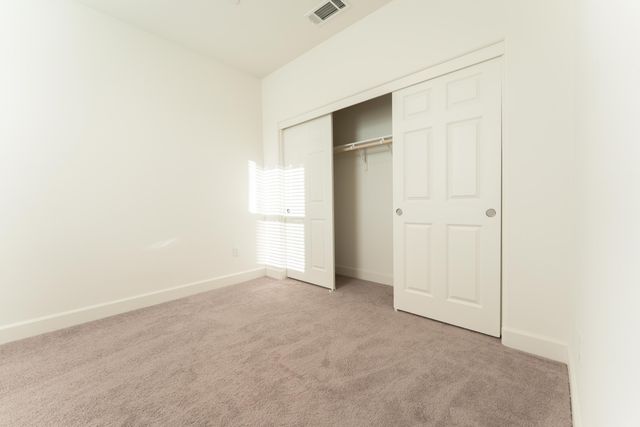 2242 S Manzanita Court, Visalia, CA 93292