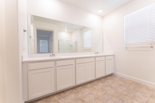 2242 S Manzanita Court, Visalia, CA 93292