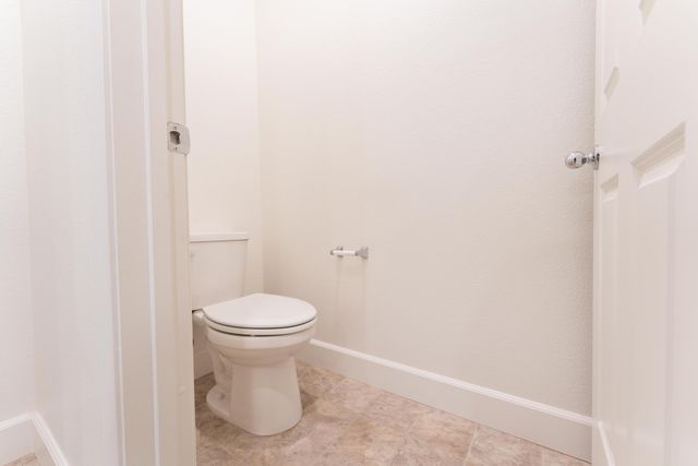 2242 S Manzanita Court, Visalia, CA 93292